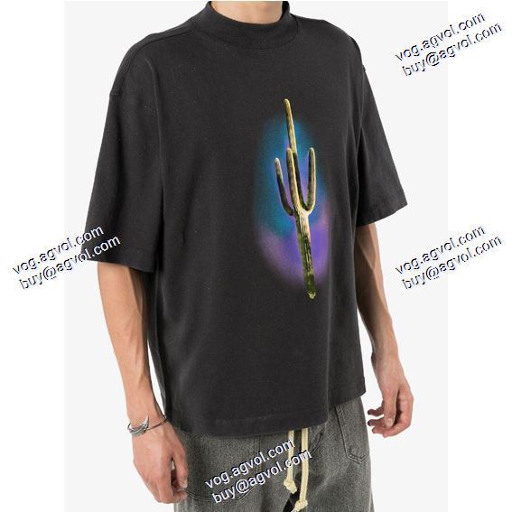 ◆モデル愛用◆ パーム エンジェルス Palm Angels 2020秋冬 スーパーコピー 激安 星空サボテンプリント半袖Tシャツ